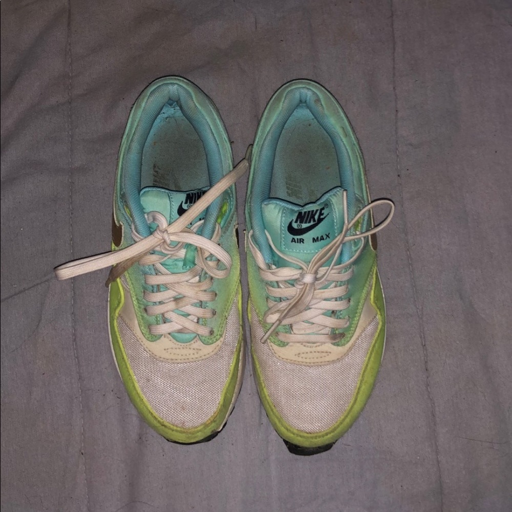 Woman’s Size 5 Nike Air Max 1 Premium Magista Pack